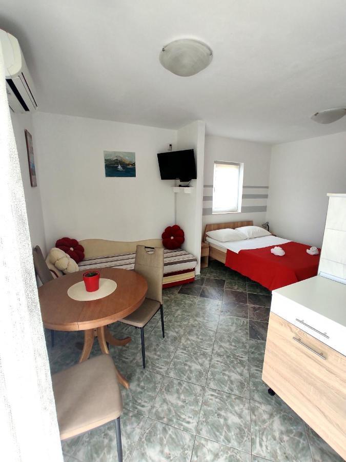 Studio Slatine 12811A Buitenkant foto
